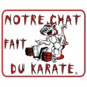 Karlie | Plaque humour : Modèle:Notre chat fait du karaté