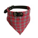 Collier bandana pour chien en cuir et tissu rouge à carreaux : Taille:L. 35 cm x 12 mm. Réglable de 24 à 30 cm.