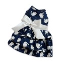 Robe bleue et cygnes blanc avec gros nœud blanc | Petite chienne : Taille:L - Dos 30 à 33 cm. Chien 4 kg.